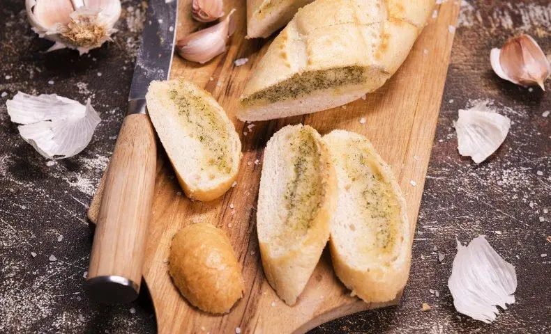 Pan de ajo casero