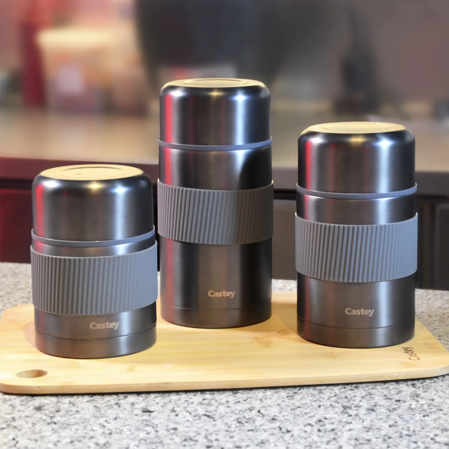 Termo para alimentos de acero inoxidable con cierre hermético y agarre de silicona, para comida caliente o fría.