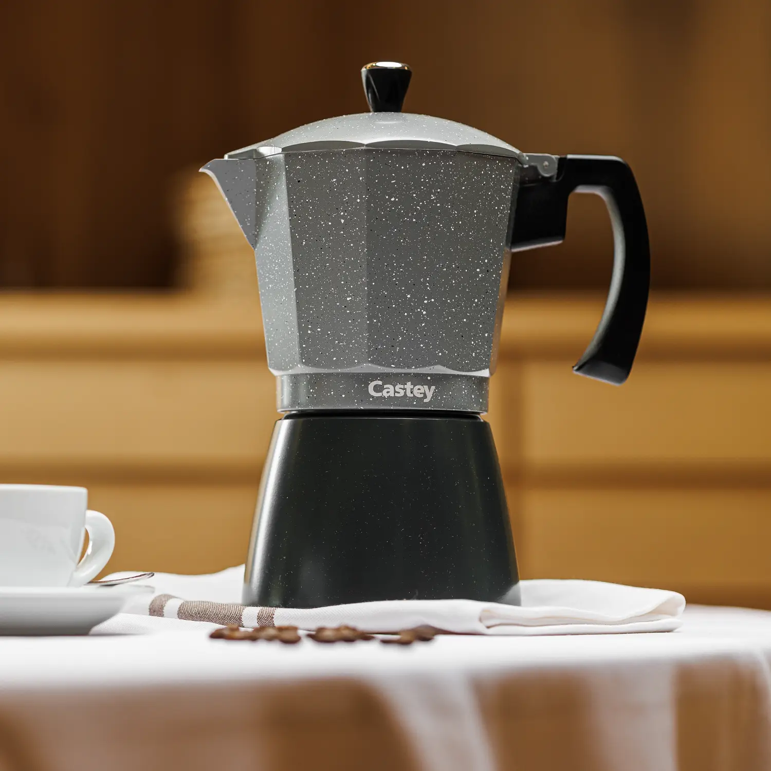 Cafetière italienne en aluminium – Compatible avec l’induction et toutes les plaques de cuisson Cafetera italiana de aluminio apta para inducción, disponible en 6, 9 y 12 tazas, ideal para preparar espresso en casa.